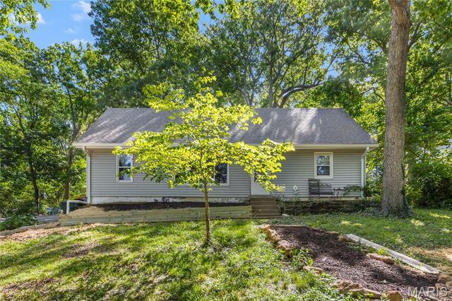 17 Robin Lane, Fenton, MO 63026