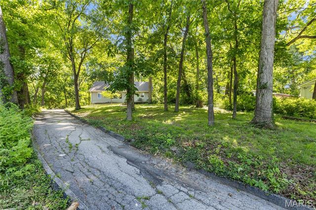 17 Robin Lane, Fenton, MO 63026