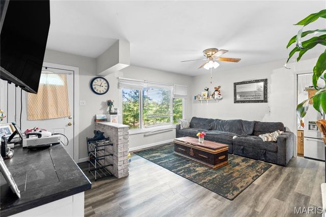 17 Robin Lane, Fenton, MO 63026
