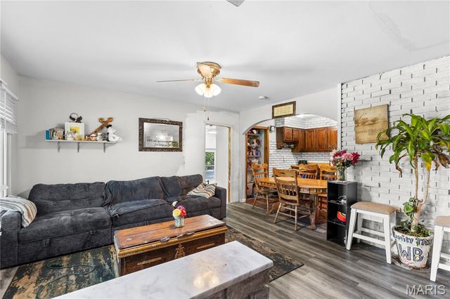 17 Robin Lane, Fenton, MO 63026