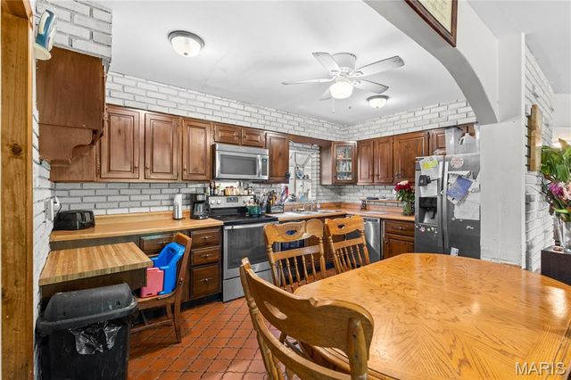 17 Robin Lane, Fenton, MO 63026