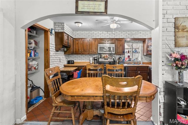 17 Robin Lane, Fenton, MO 63026