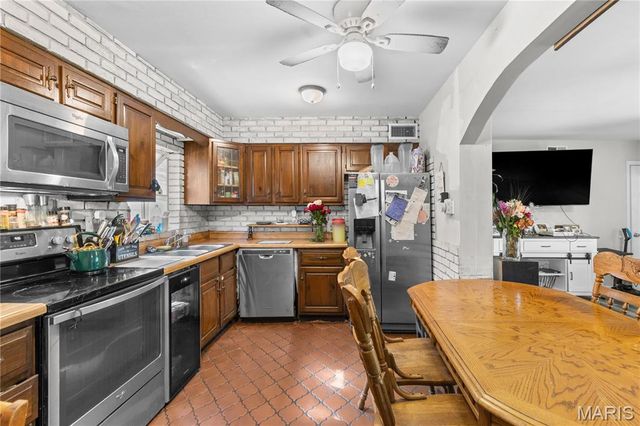 17 Robin Lane, Fenton, MO 63026