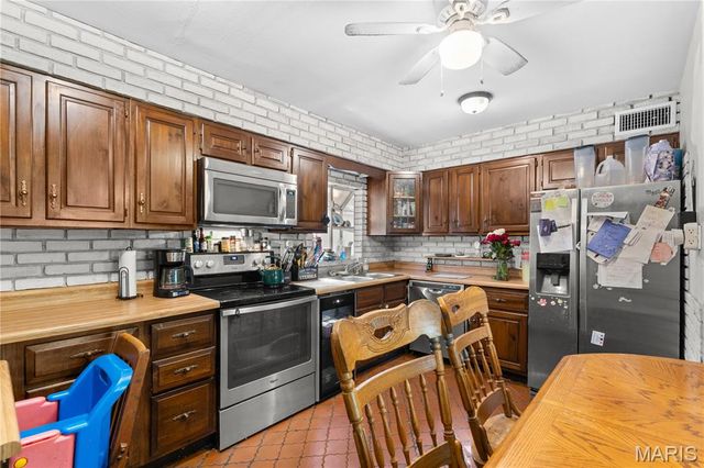 17 Robin Lane, Fenton, MO 63026