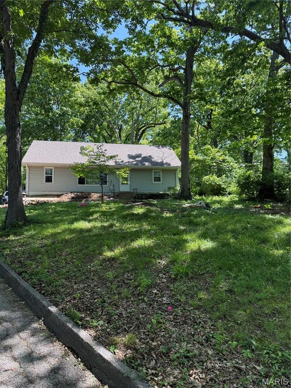 17 Robin Lane, Fenton, MO 63026