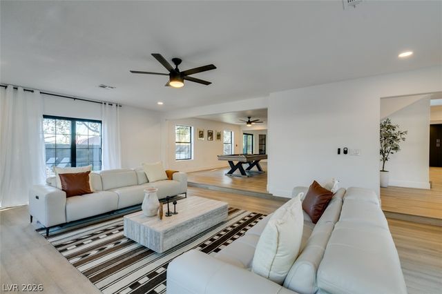 1860 Ski Slope Circle, Las Vegas, NV 89117