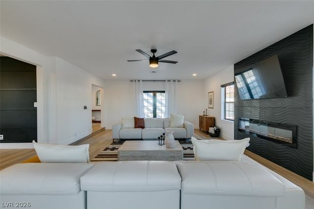 1860 Ski Slope Circle, Las Vegas, NV 89117