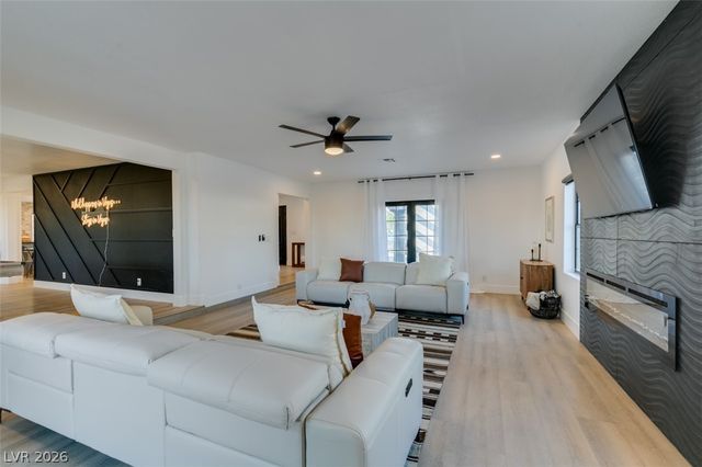 1860 Ski Slope Circle, Las Vegas, NV 89117