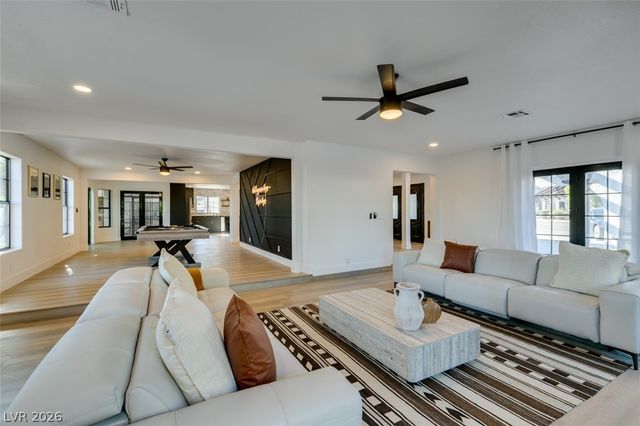 1860 Ski Slope Circle, Las Vegas, NV 89117