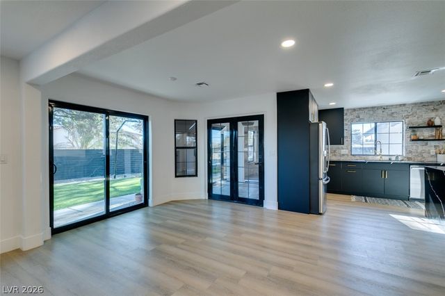 1860 Ski Slope Circle, Las Vegas, NV 89117