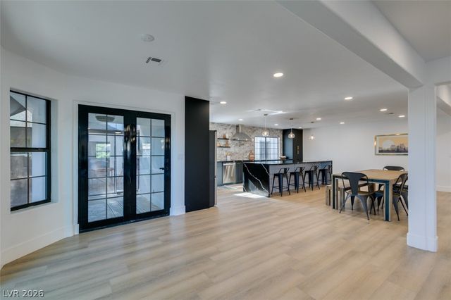 1860 Ski Slope Circle, Las Vegas, NV 89117