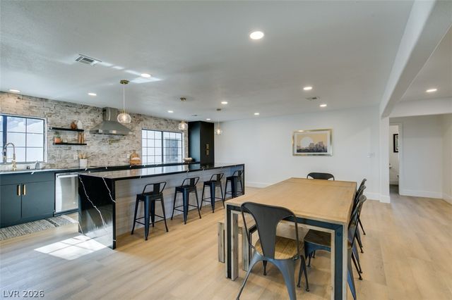 1860 Ski Slope Circle, Las Vegas, NV 89117