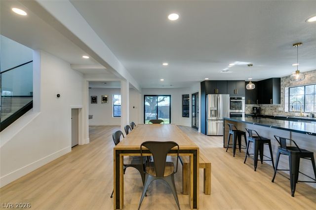 1860 Ski Slope Circle, Las Vegas, NV 89117