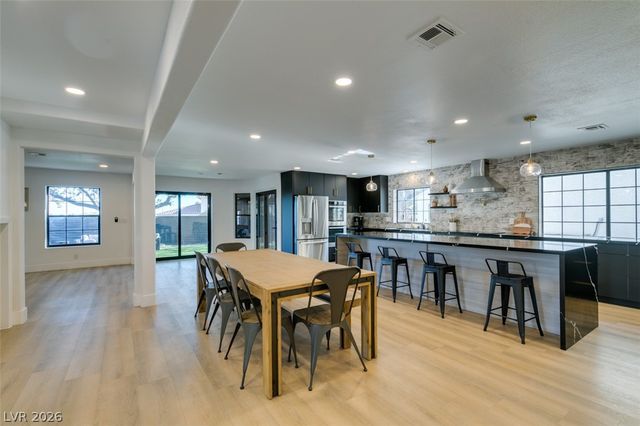 1860 Ski Slope Circle, Las Vegas, NV 89117