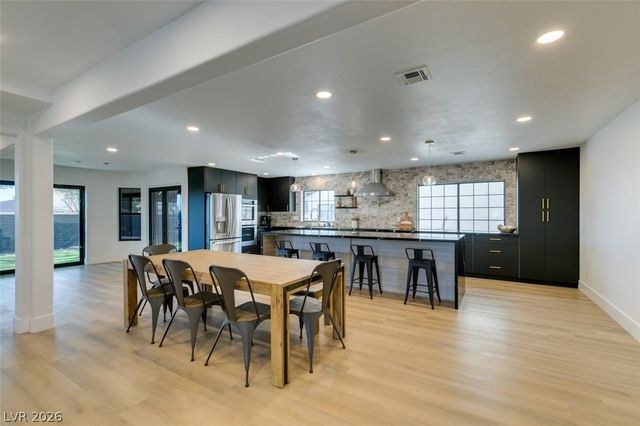 1860 Ski Slope Circle, Las Vegas, NV 89117