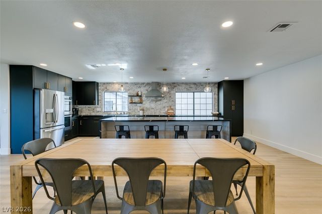 1860 Ski Slope Circle, Las Vegas, NV 89117