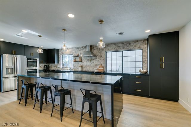 1860 Ski Slope Circle, Las Vegas, NV 89117