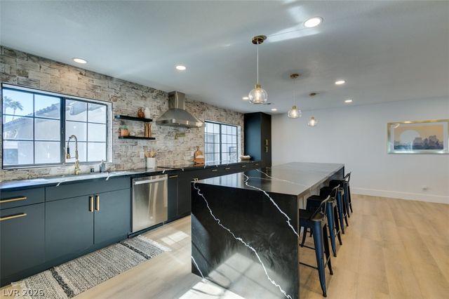 1860 Ski Slope Circle, Las Vegas, NV 89117