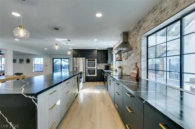 1860 Ski Slope Circle, Las Vegas, NV 89117