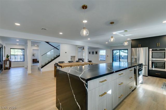 1860 Ski Slope Circle, Las Vegas, NV 89117