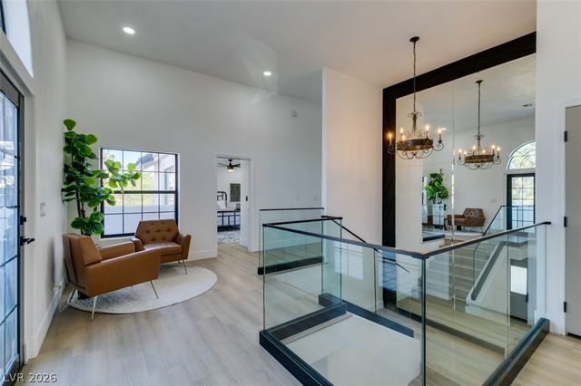 1860 Ski Slope Circle, Las Vegas, NV 89117