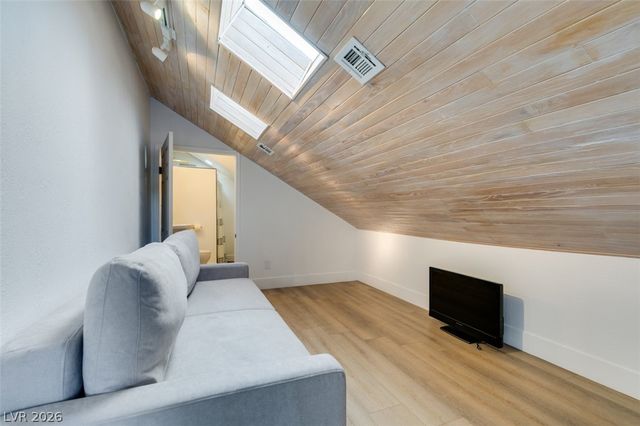 1860 Ski Slope Circle, Las Vegas, NV 89117