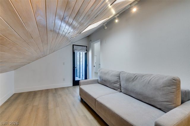 1860 Ski Slope Circle, Las Vegas, NV 89117