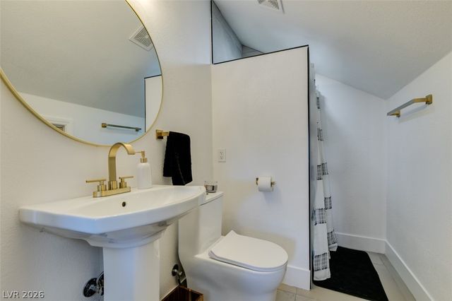 1860 Ski Slope Circle, Las Vegas, NV 89117