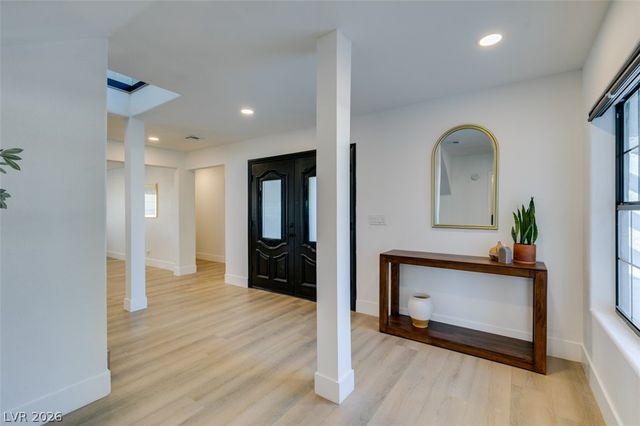 1860 Ski Slope Circle, Las Vegas, NV 89117