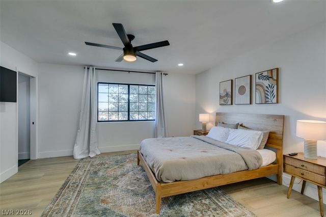 1860 Ski Slope Circle, Las Vegas, NV 89117