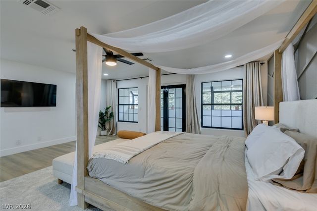 1860 Ski Slope Circle, Las Vegas, NV 89117