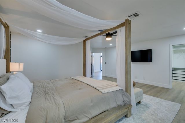 1860 Ski Slope Circle, Las Vegas, NV 89117