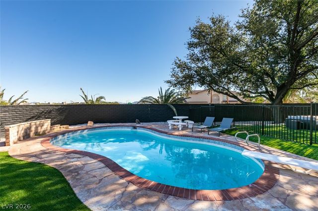 1860 Ski Slope Circle, Las Vegas, NV 89117