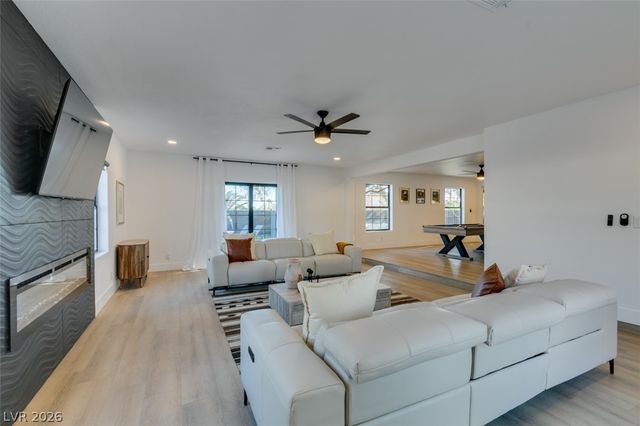 1860 Ski Slope Circle, Las Vegas, NV 89117