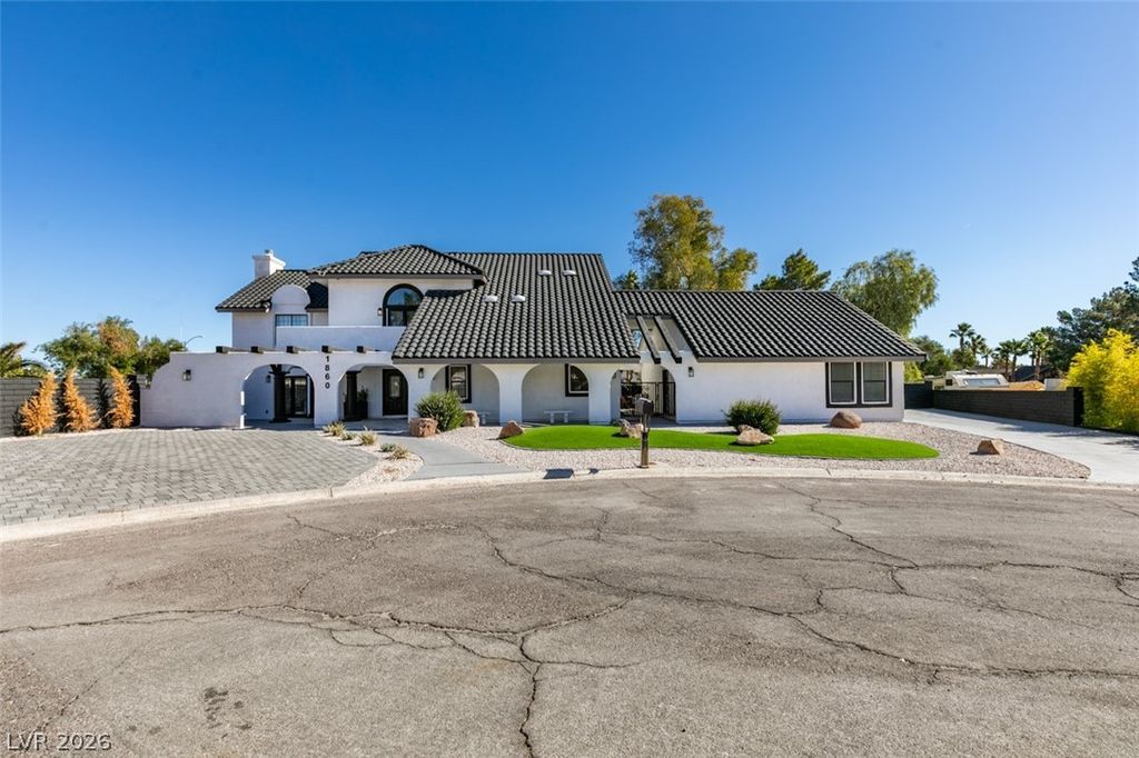 1860 Ski Slope Circle, Las Vegas, NV 89117