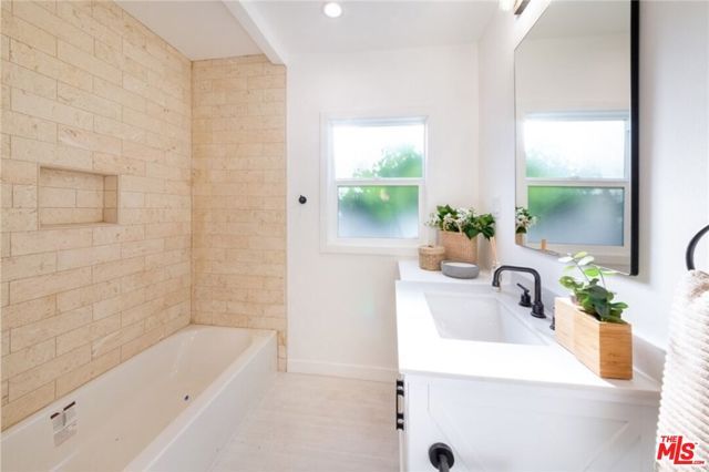 1435 W 71st Street, Los Angeles, CA 90047