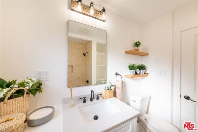 1435 W 71st Street, Los Angeles, CA 90047