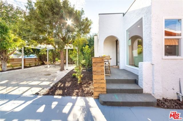 1435 W 71st Street, Los Angeles, CA 90047