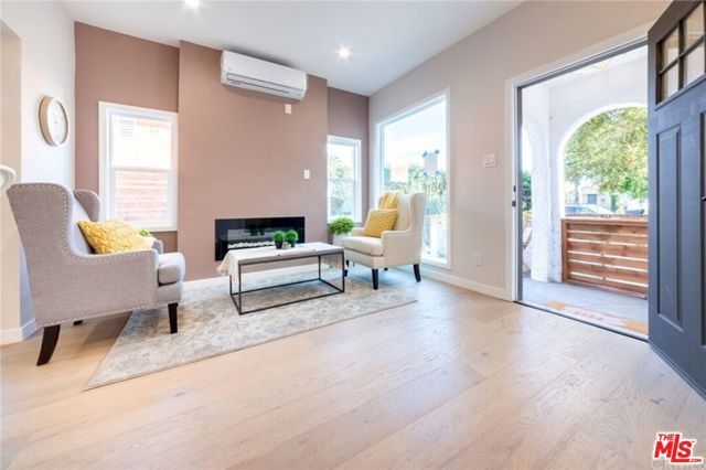 1435 W 71st Street, Los Angeles, CA 90047