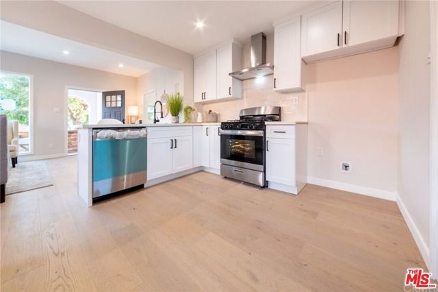 1435 W 71st Street, Los Angeles, CA 90047