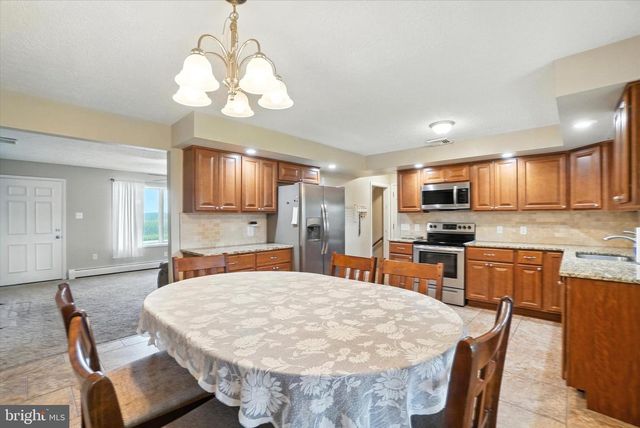 838 DELTA RD, Red Lion, PA 17356
