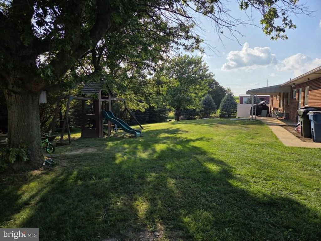 838 DELTA RD, Red Lion, PA 17356