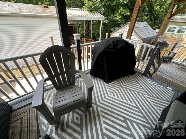 110 Pier Avenue, New London, NC 28127