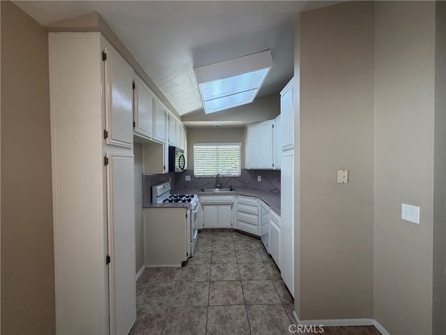 6504 Quaking Aspen, Bakersfield, CA 93313
