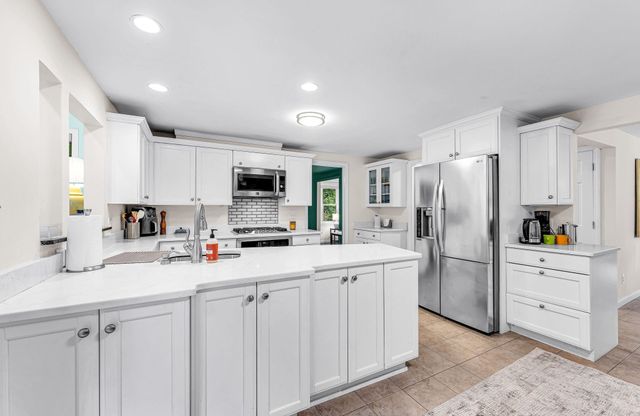 908 Frank Smith Rd, Longmeadow, MA 01106