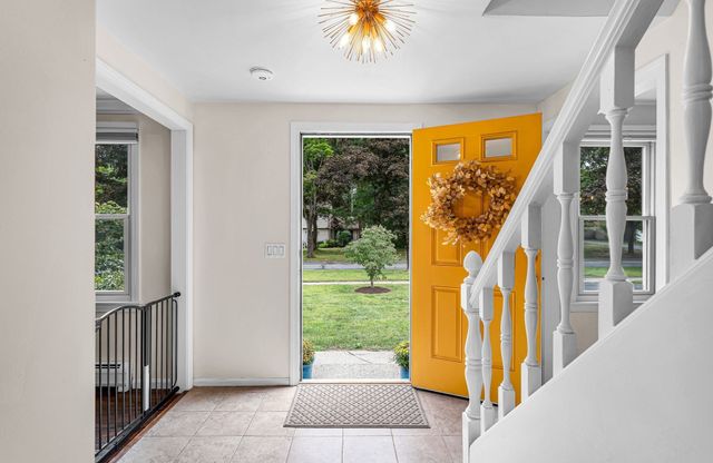 908 Frank Smith Rd, Longmeadow, MA 01106