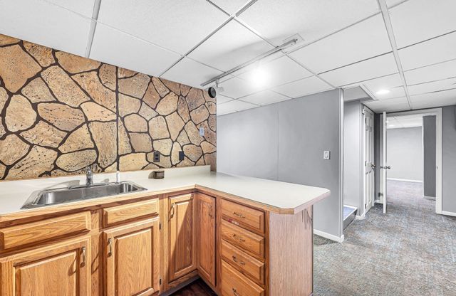 908 Frank Smith Rd, Longmeadow, MA 01106