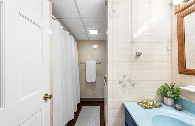 908 Frank Smith Rd, Longmeadow, MA 01106