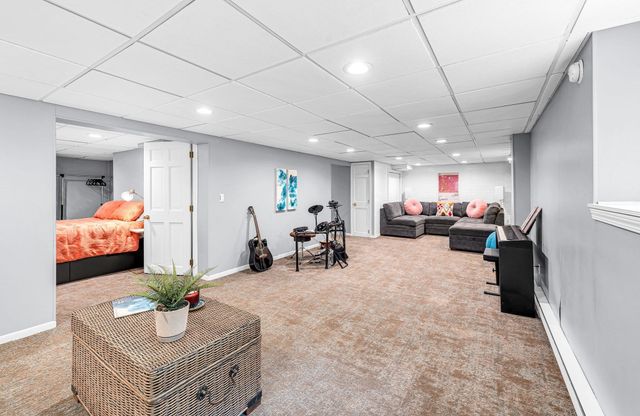 908 Frank Smith Rd, Longmeadow, MA 01106