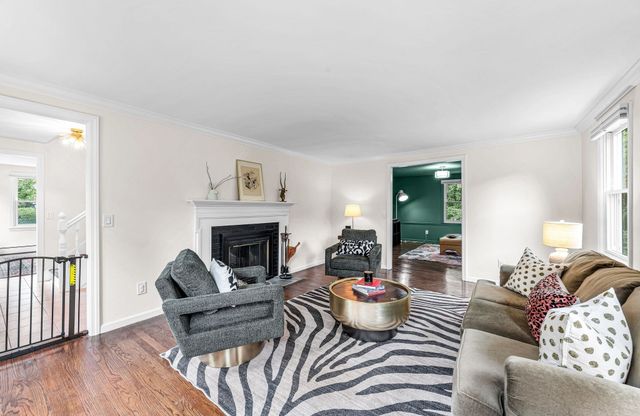 908 Frank Smith Rd, Longmeadow, MA 01106